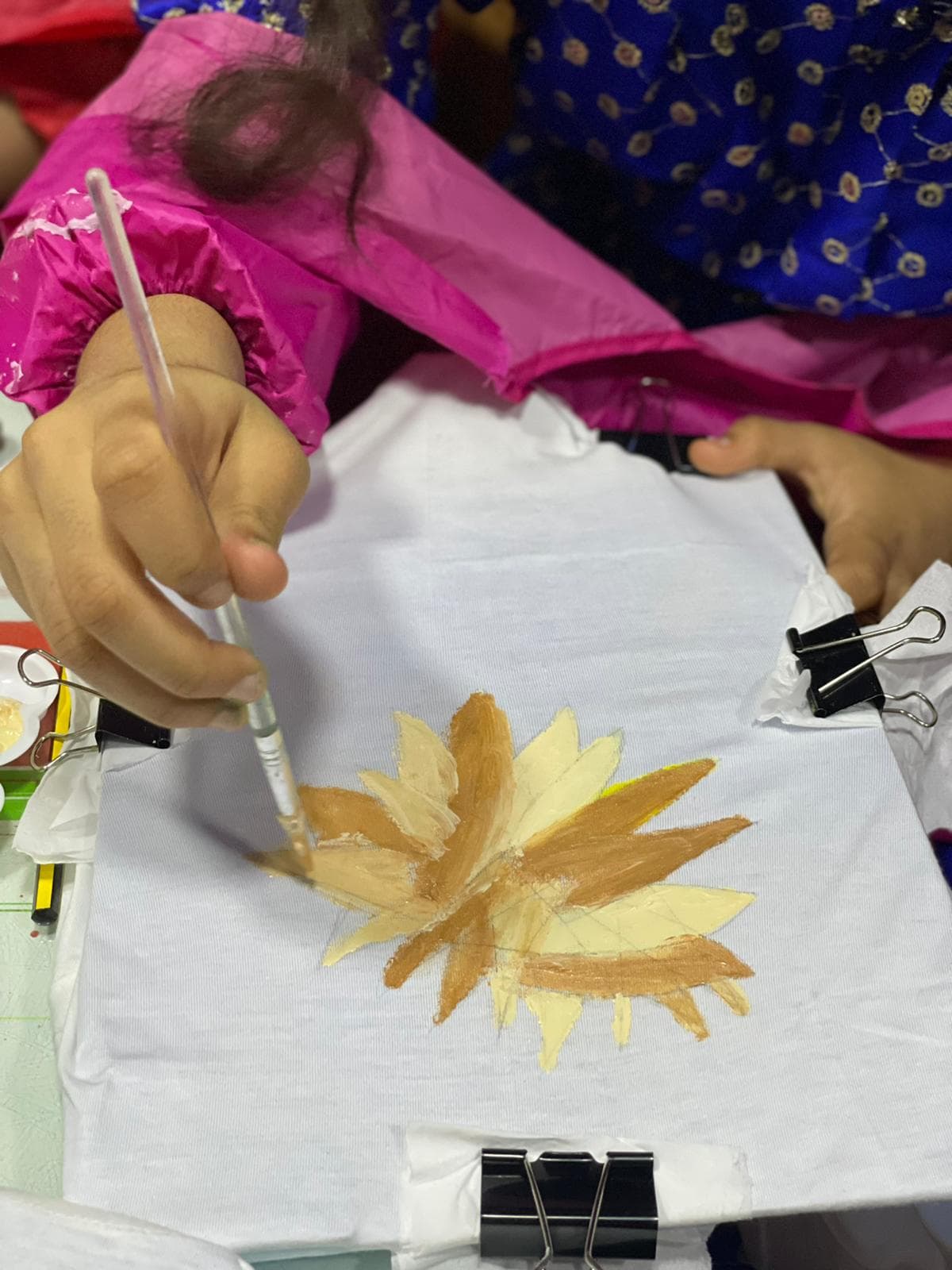 ورشة الرسم والتلوين على التيشيرت
