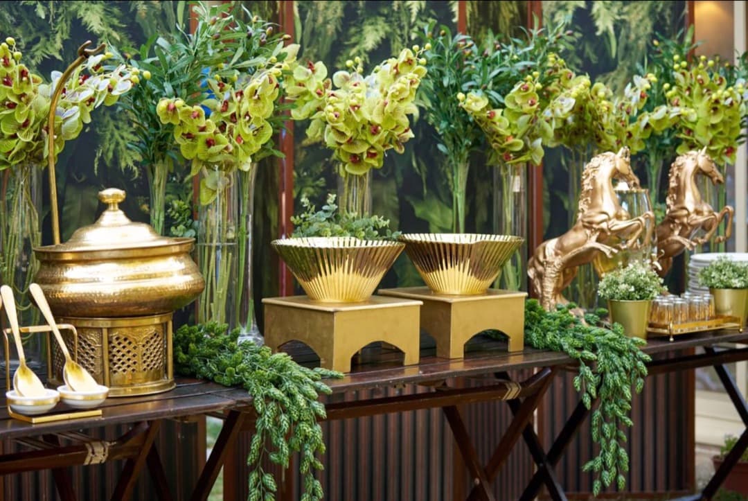 Buffet with Flowers for 50 Persons