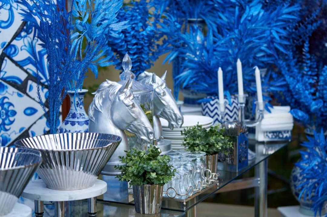Buffet with Flowers for 100 Persons