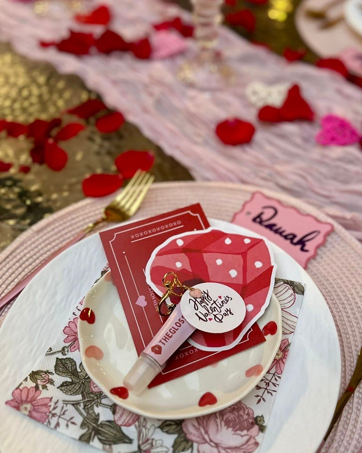 تنسيق طاولة لوف ان بلوم