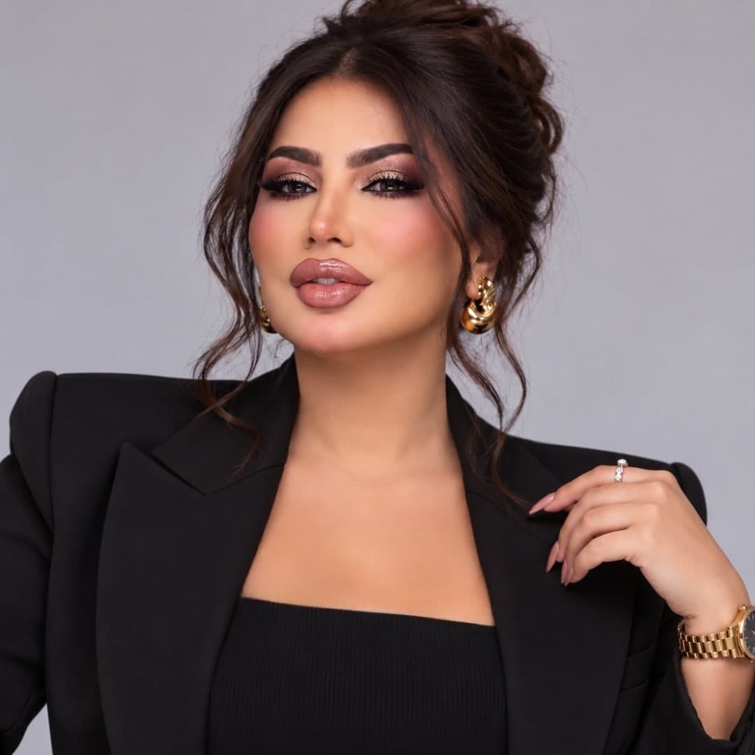 سنيوريتا/منى العنزي