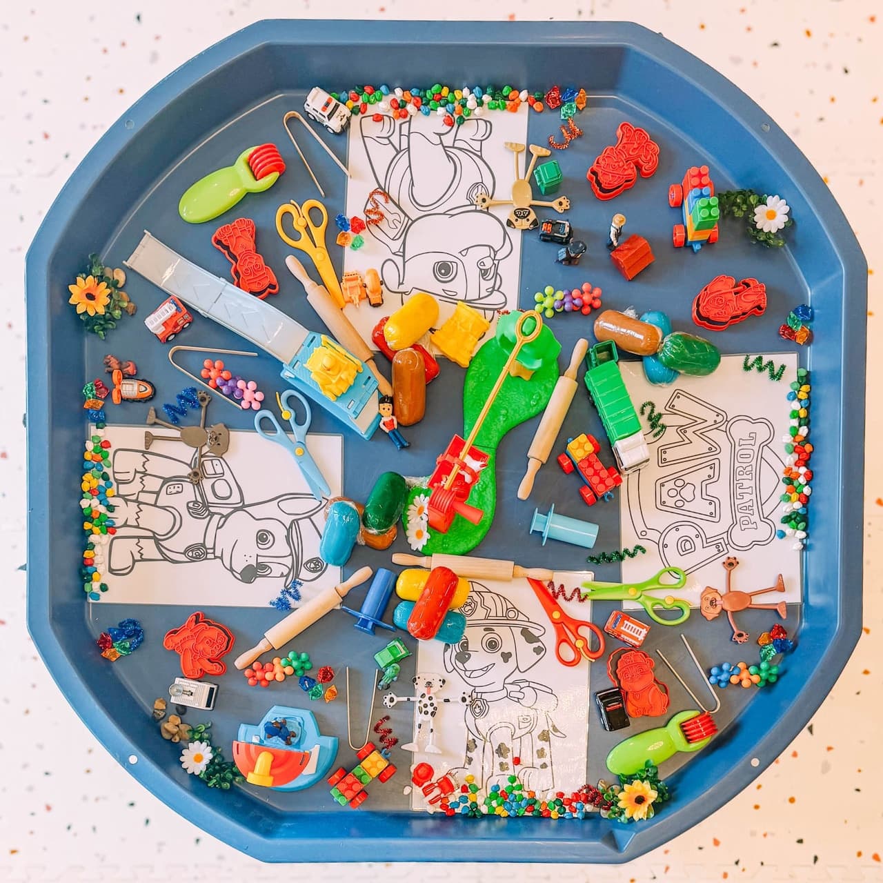 Playdough tuff tray